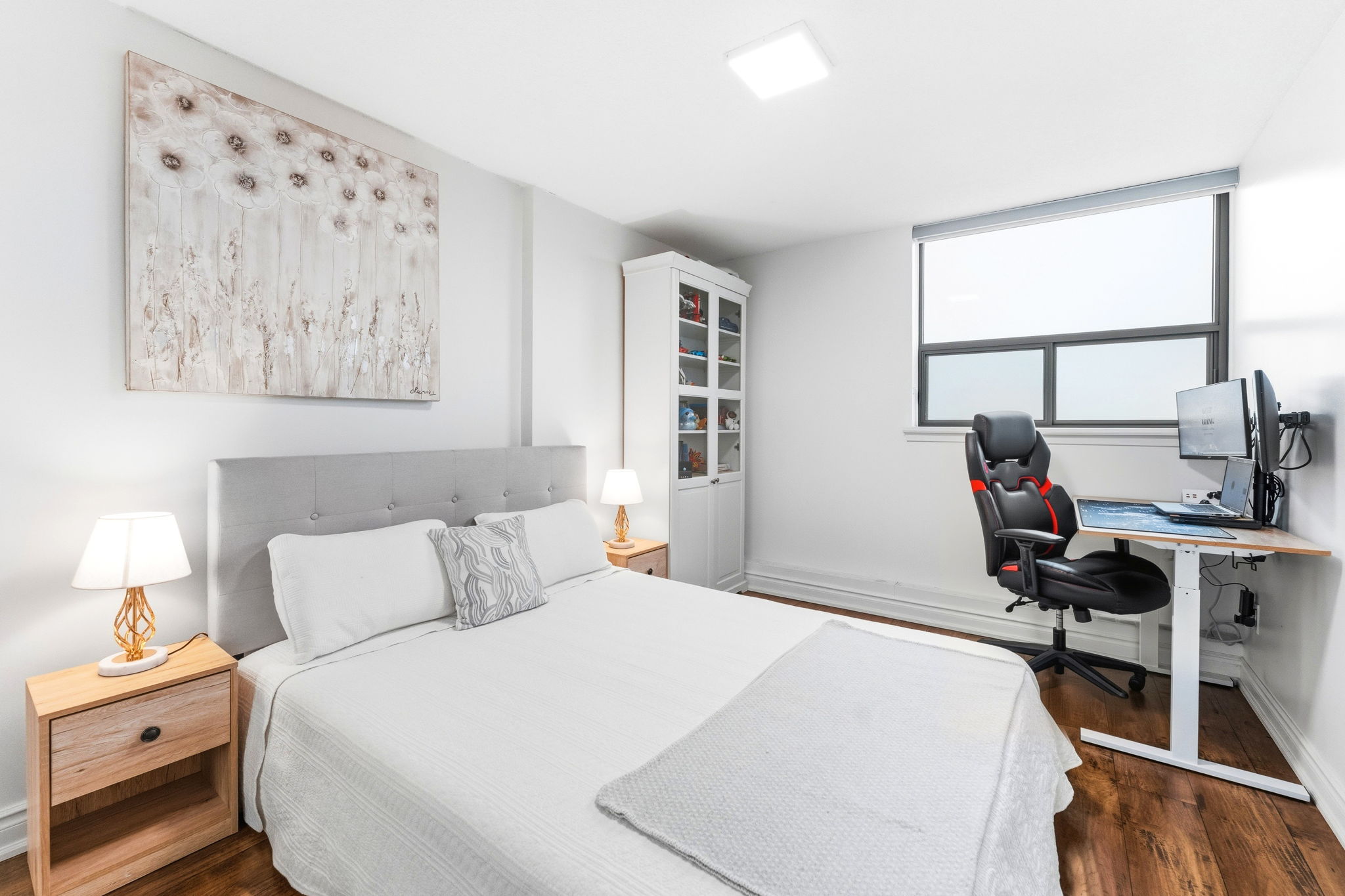 Second bedroom with home office